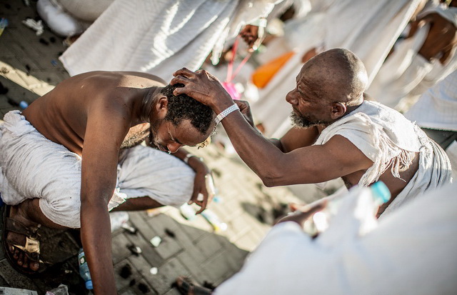 Trimming hair and nails in Umrah