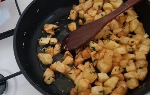 Potato with Garlic and Parsley Salad